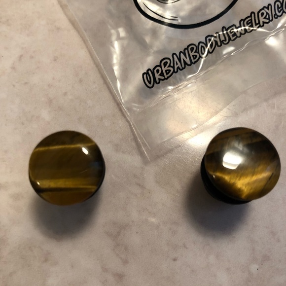 Tigers eye single flare plugs sz 1/2” - Picture 2 of 4